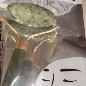 Jade Face Roller NWT